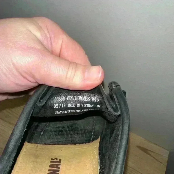 Clarks Wallabees Low Men’s Sz 9.5 Matte Black Leather RARE Vibram Sole NICE - Picture 5 of 6